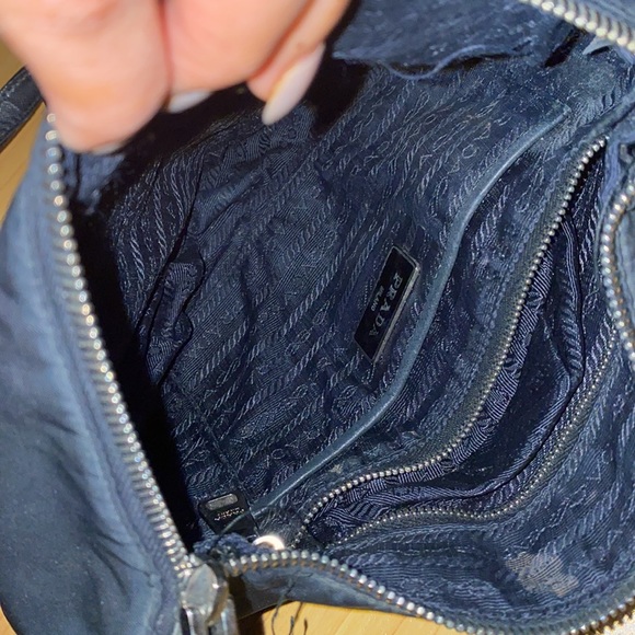 Authentic Prada cross body - Picture 4 of 4